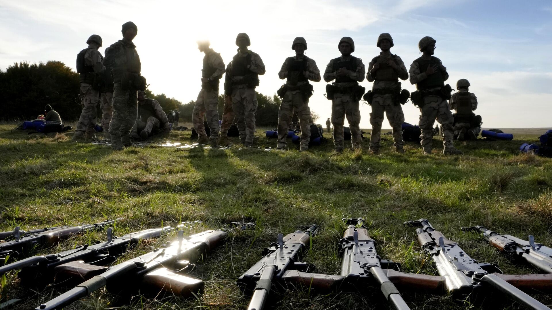 Украинские военные во время тренировки на военной базе вооруженных сил Великобритании - РИА Новости, 1920, 19.12.2022