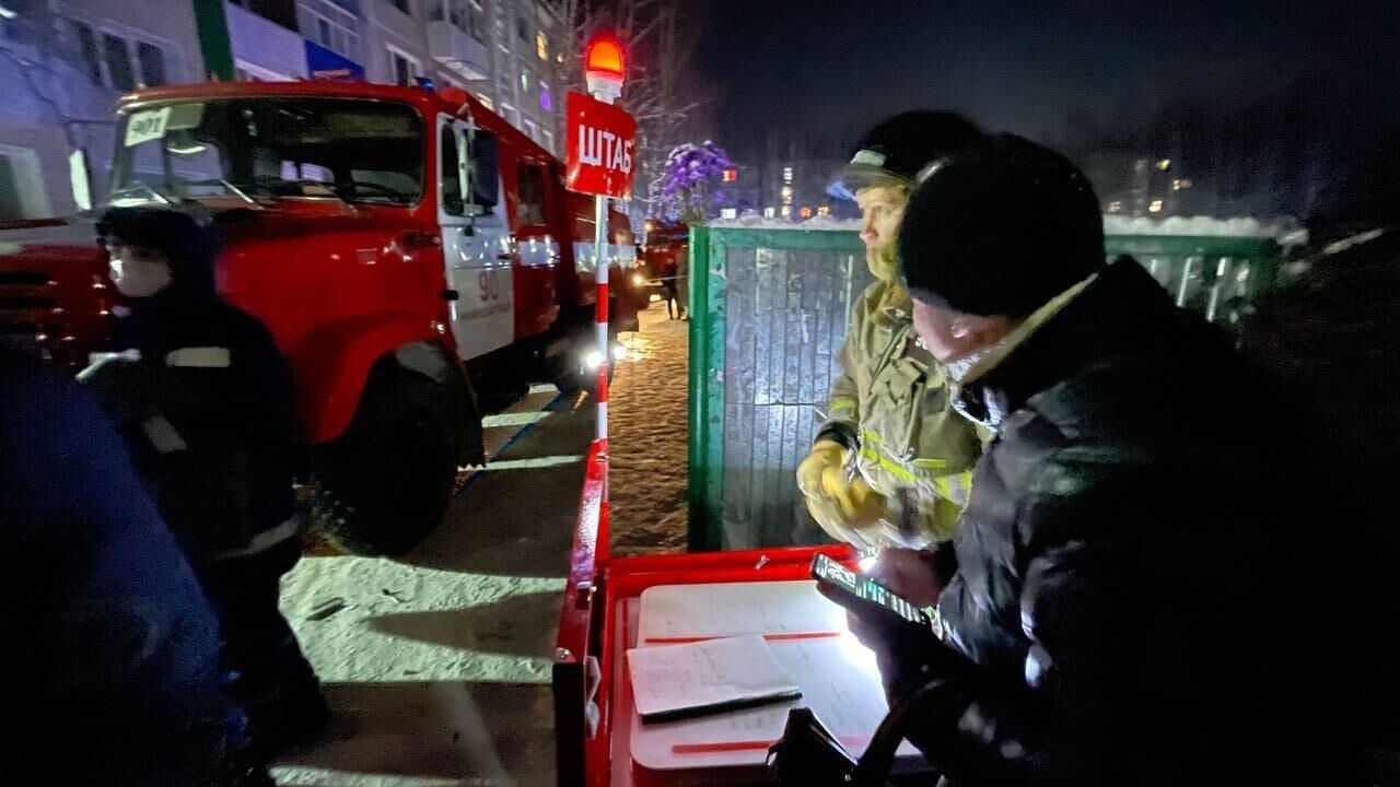 На месте взрыва бытового газа в многоэтажном доме в Нижневартовске - РИА Новости, 1920, 04.12.2022