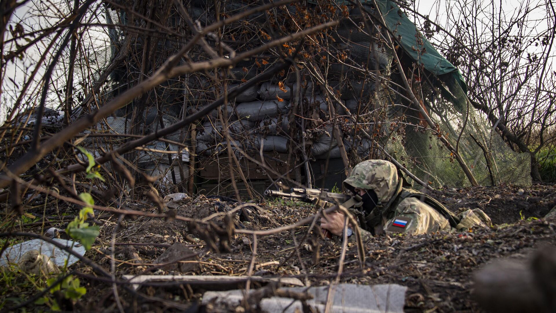 Боец добровольческого отряда Крым недалеко от линии боевого соприкосновения в Запорожской области - РИА Новости, 1920, 24.01.2023