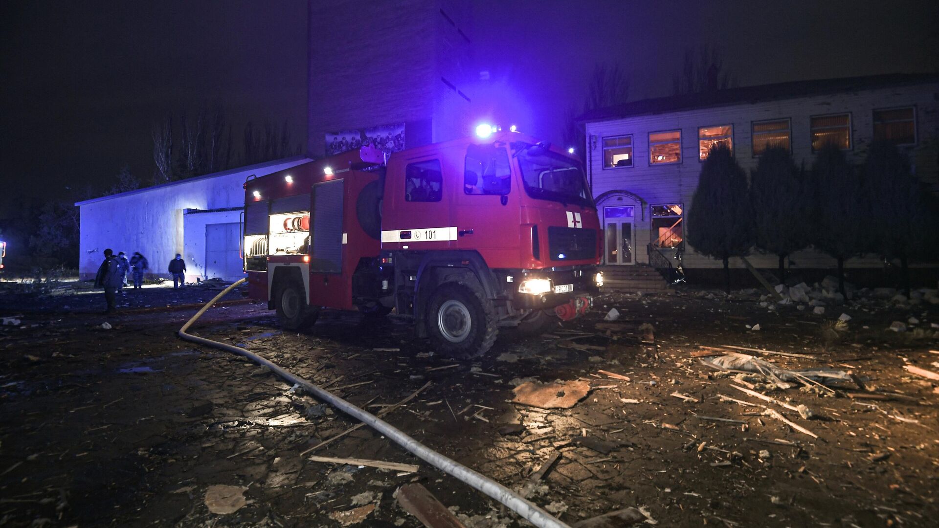 Сотрудники МЧС ликвидируют пожар на в Мелитополе после обстрела ВСУ. Архивное фото - РИА Новости, 1920, 27.03.2023