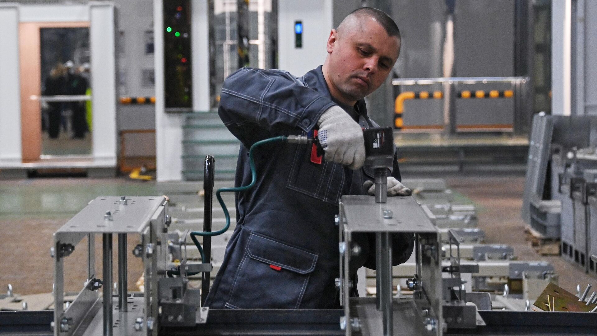 Щербинский лифтостроительный завод - РИА Новости, 1920, 02.06.2025