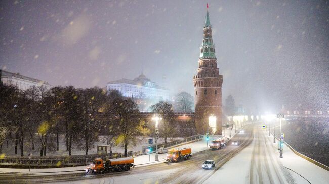 Ликвидация последствий снегопада в Москве. Архивное фото