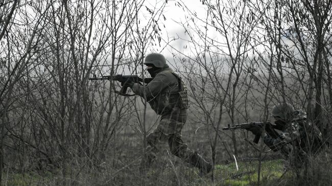 Военнослужащий в зоне проведения спецоперации. Архивное фото