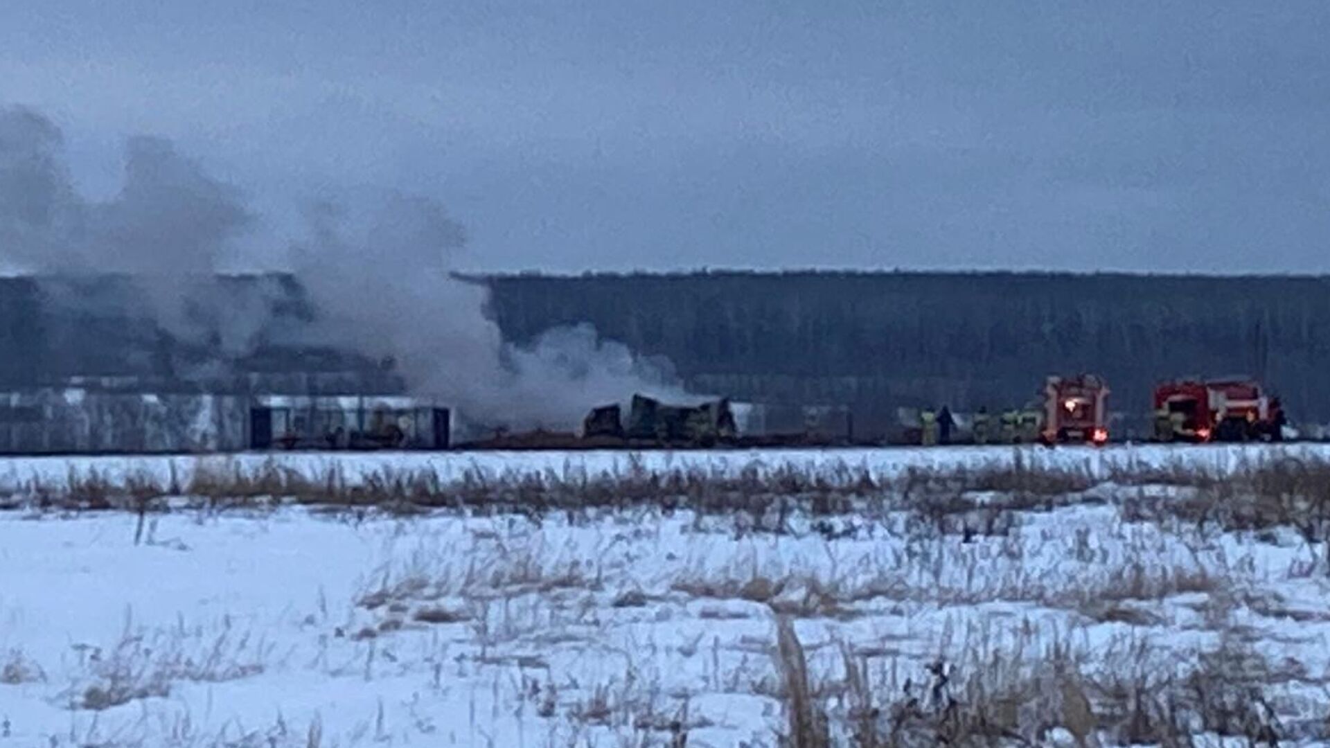 Пожарные автомобили на месте происшествия на газопроводе  Уренгой – Помары – Ужгород - РИА Новости, 1920, 20.12.2022