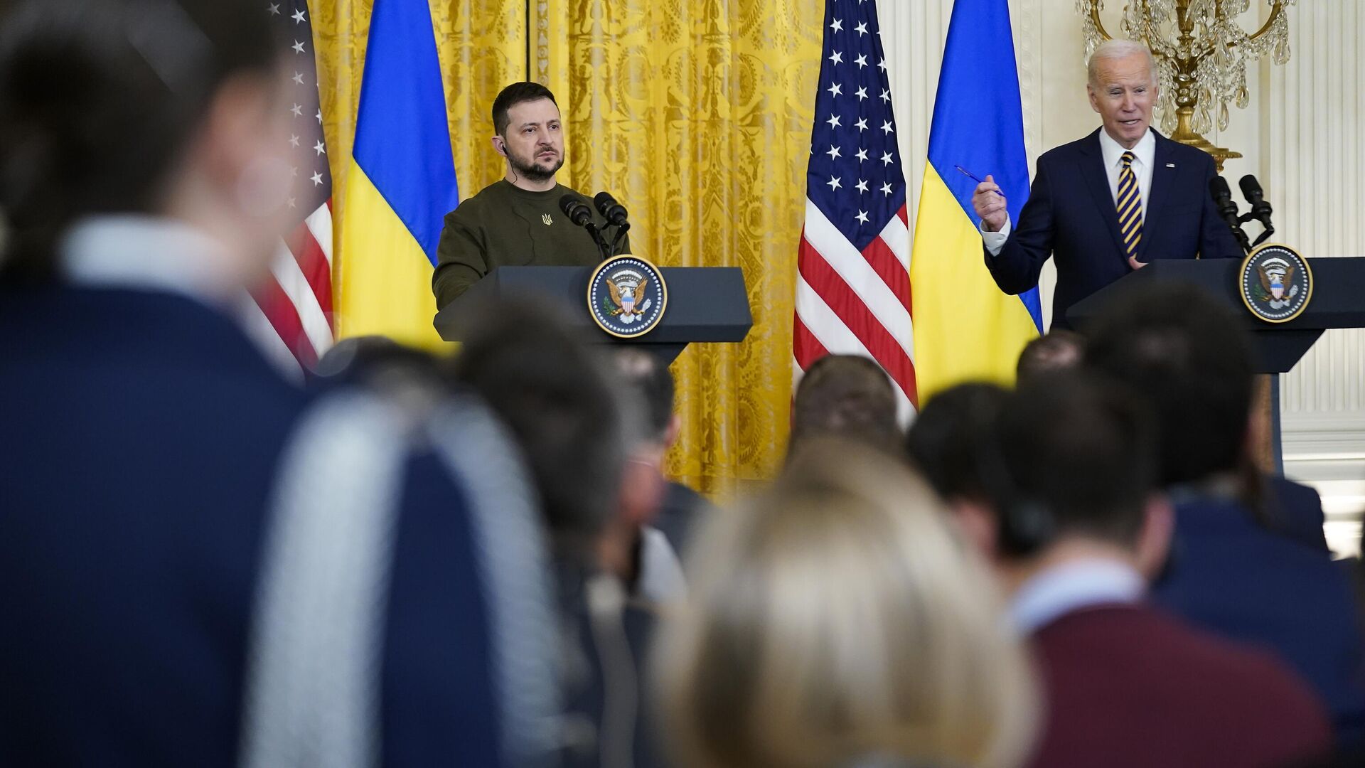 Президент США Джо Байден и президент Украины Владимир Зеленский во время пресс-конференции в Белом доме - РИА Новости, 1920, 22.12.2022