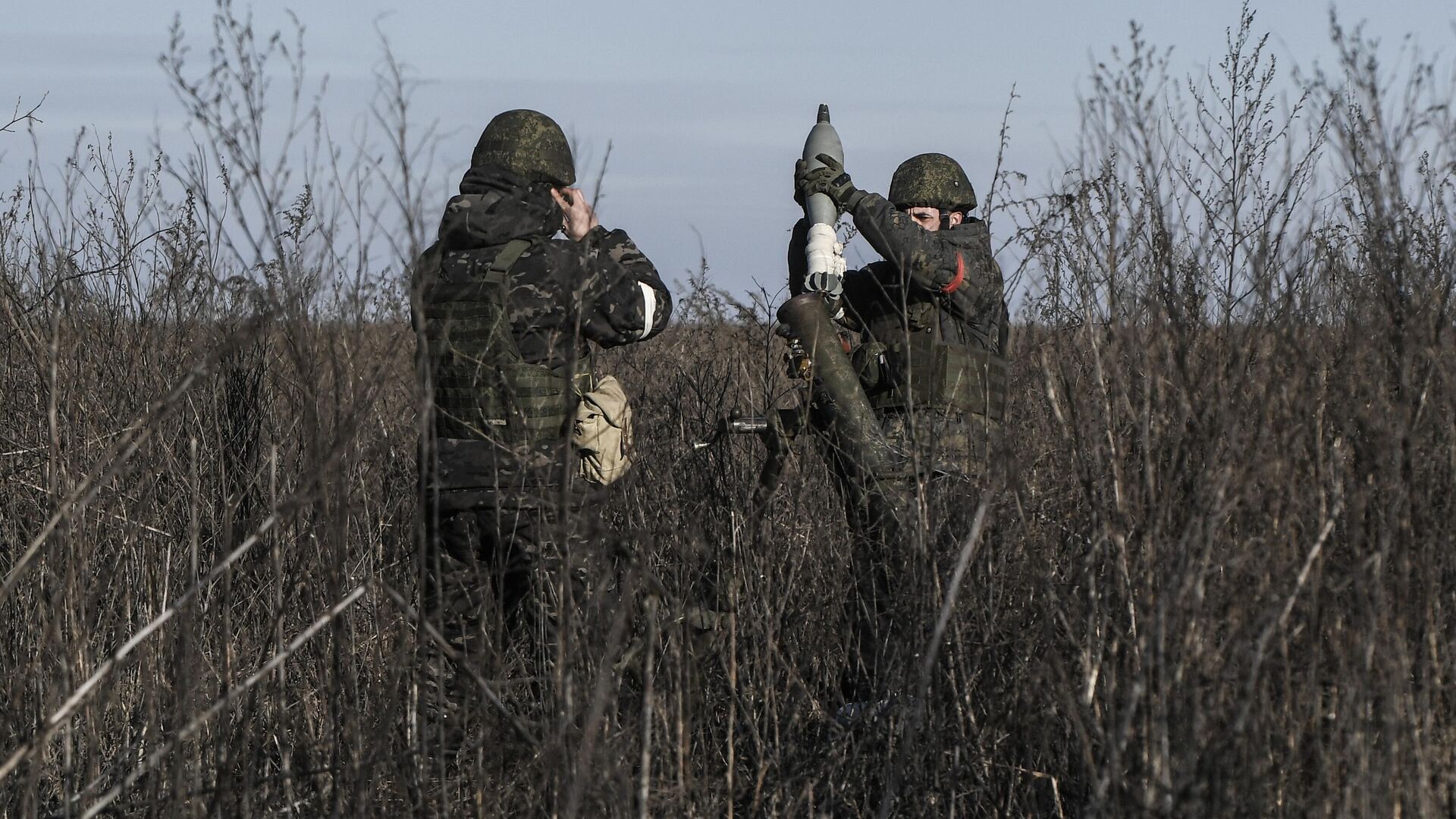 Военнослужащие минометного расчета Вооруженных сил РФ участвуют в боевых действиях на Запорожском направлении специальной военной операции - РИА Новости, 1920, 18.08.2023