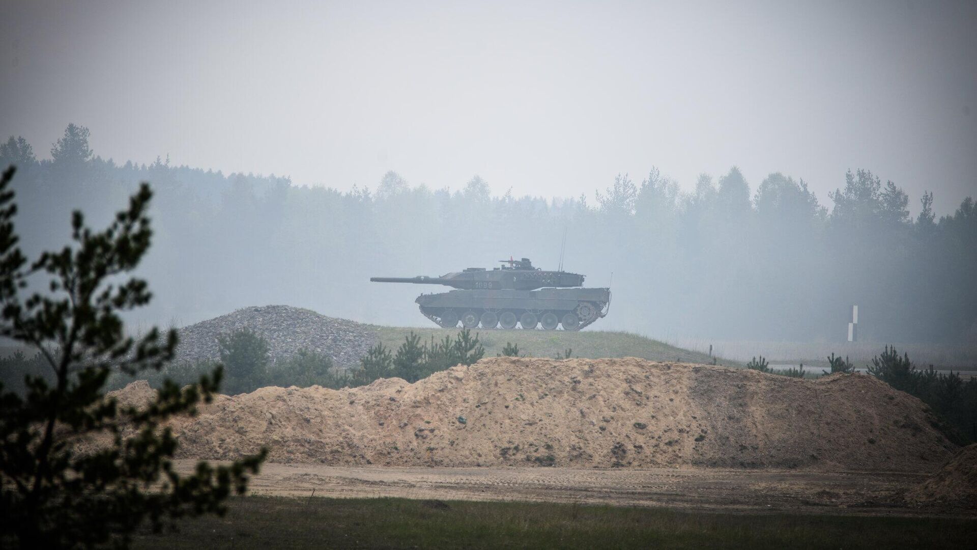 Танк Leopard 2A5 армии Польши во время учений - РИА Новости, 1920, 26.01.2023