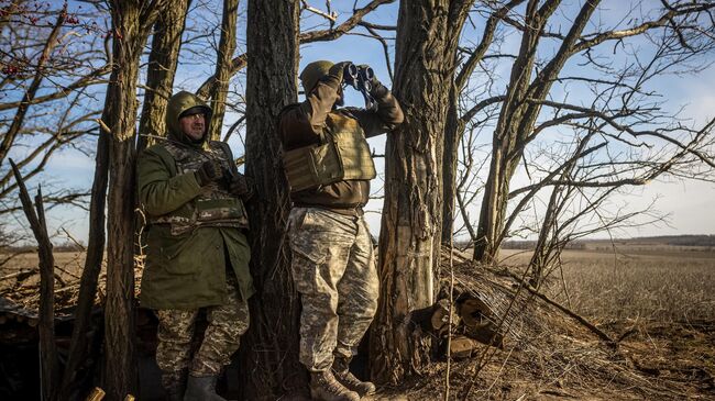 Украинские военные на линии соприкосновения. Архивное фото