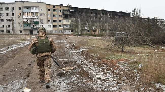 Боец подразделения ЧВК Вагнер в зоне спецоперации. Архивное фото