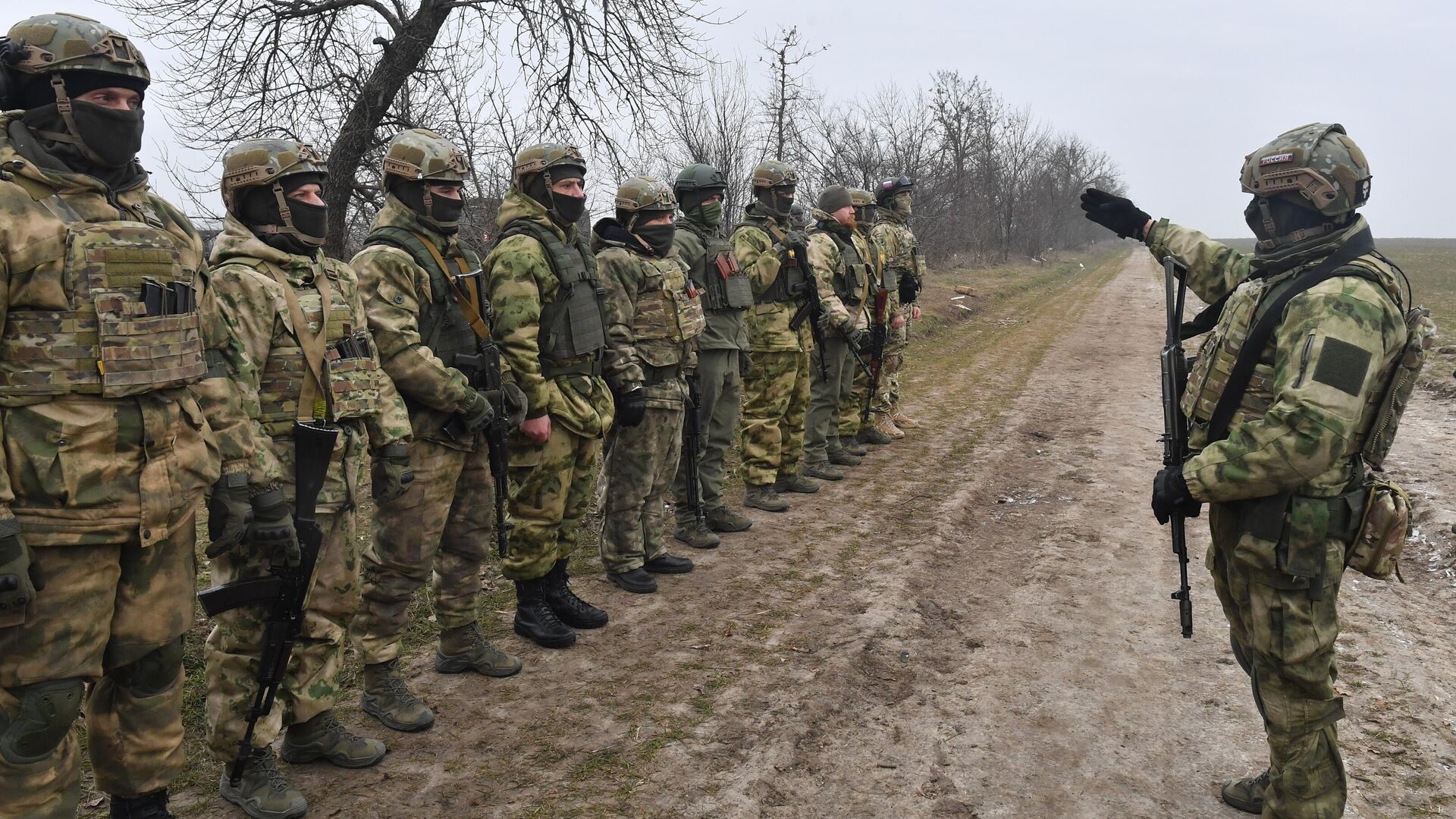 Бойцы добровольческого батальона имени Павла Судоплатова проходят подготовку на полигоне в Запорожской области - РИА Новости, 1920, 28.07.2023