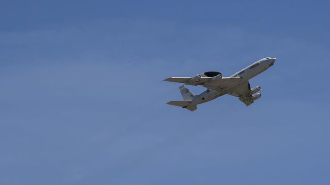 Самолет дальнего радиолокационного обнаружения Boeing E-3 Sentry AWACS ВВС США