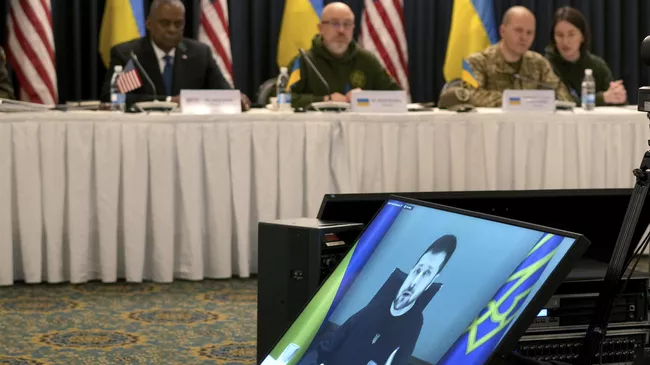 Выступление президента Украины Владимира Зеленского во время встречи контактной группы по поддержке Украины на американской авиабазе Рамштайн в Германии