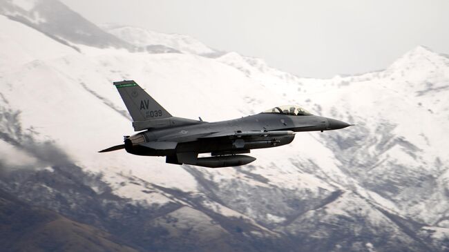 Американский истребитель F-16 Fighting Falcon