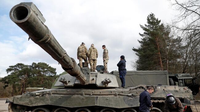 Британский танк Challenger 2 во время учений