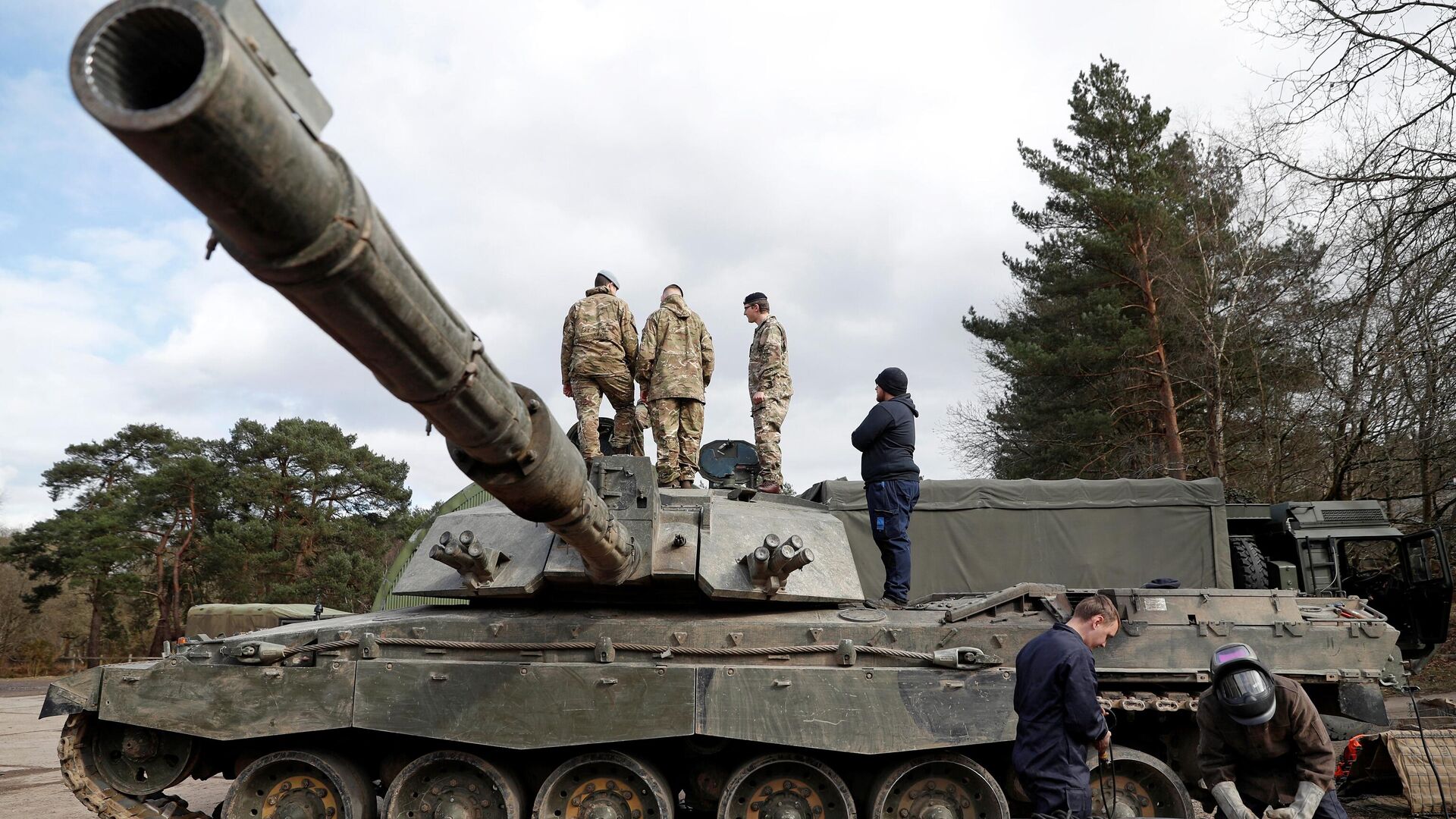 Британский танк Challenger 2 во время учений - РИА Новости, 1920, 26.01.2023