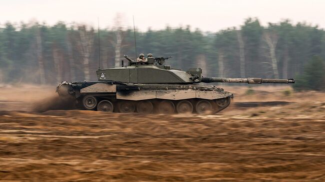 Британский танк Challenger 2 во время учений. Архивное фото