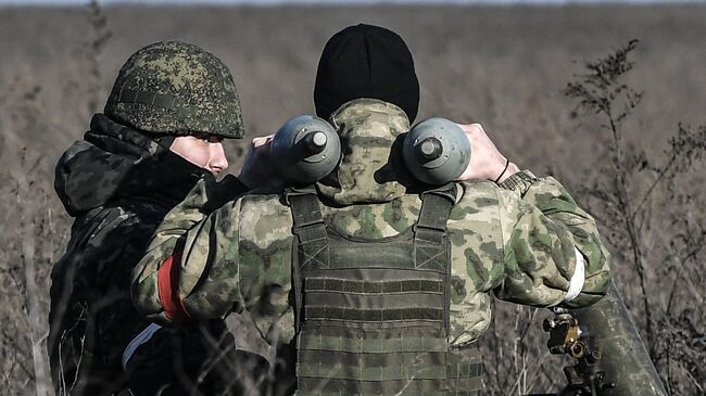 Военнослужащие минометного расчета Вооруженных сил РФ 