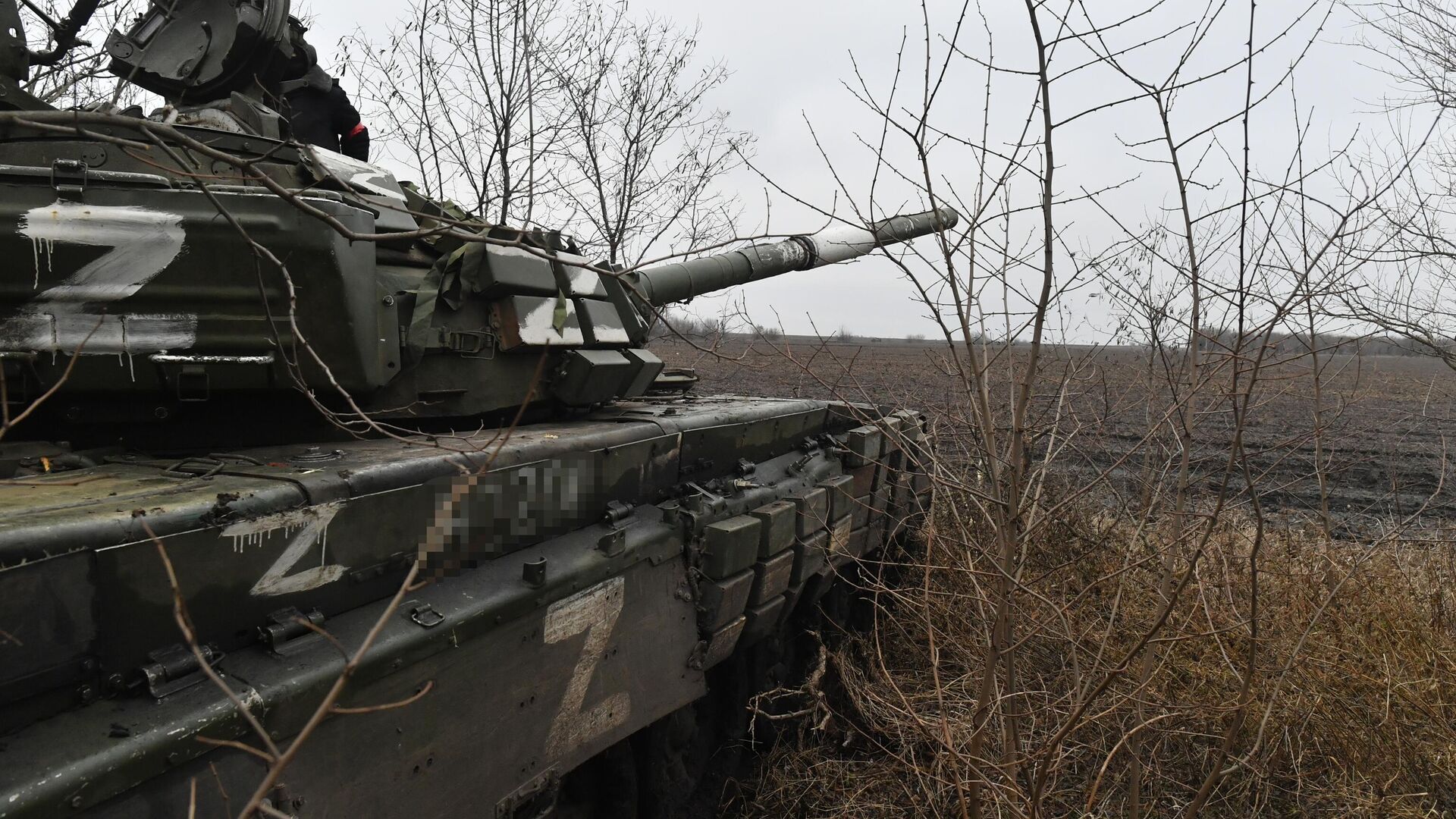 Боевая работа танка Т-72 в южном секторе в ходе специальной военной операци - РИА Новости, 1920, 21.10.2023