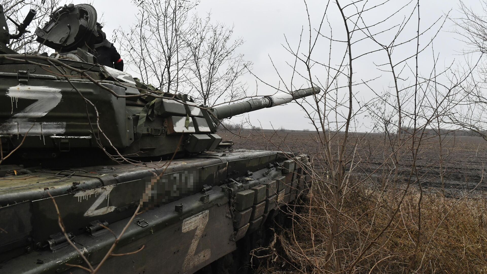 Боевая работа танка Т-72 в южном секторе в ходе специальной военной операци - РИА Новости, 1920, 21.10.2023