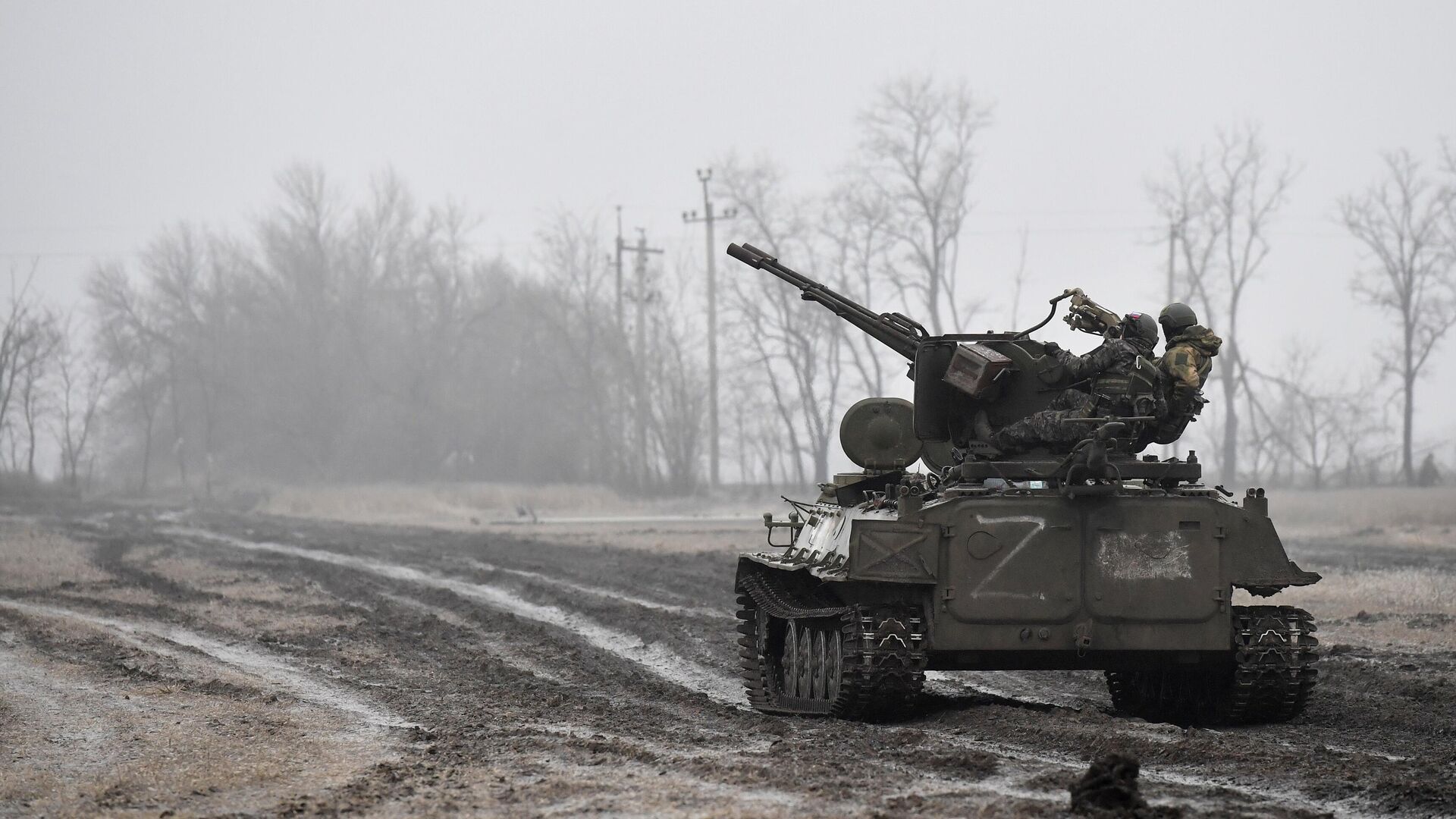 Военнослужащие ВС РФ на бронетранспортере МТ-ЛБ с зенитной установкой ЗУ-23 в зоне СВО - РИА Новости, 1920, 10.02.2023