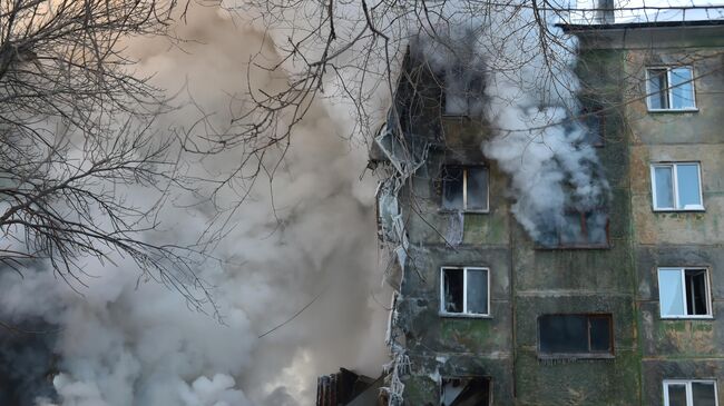 На месте взрыва газа в пятиэтажном жилом доме на улице Линейная в Новосибирске