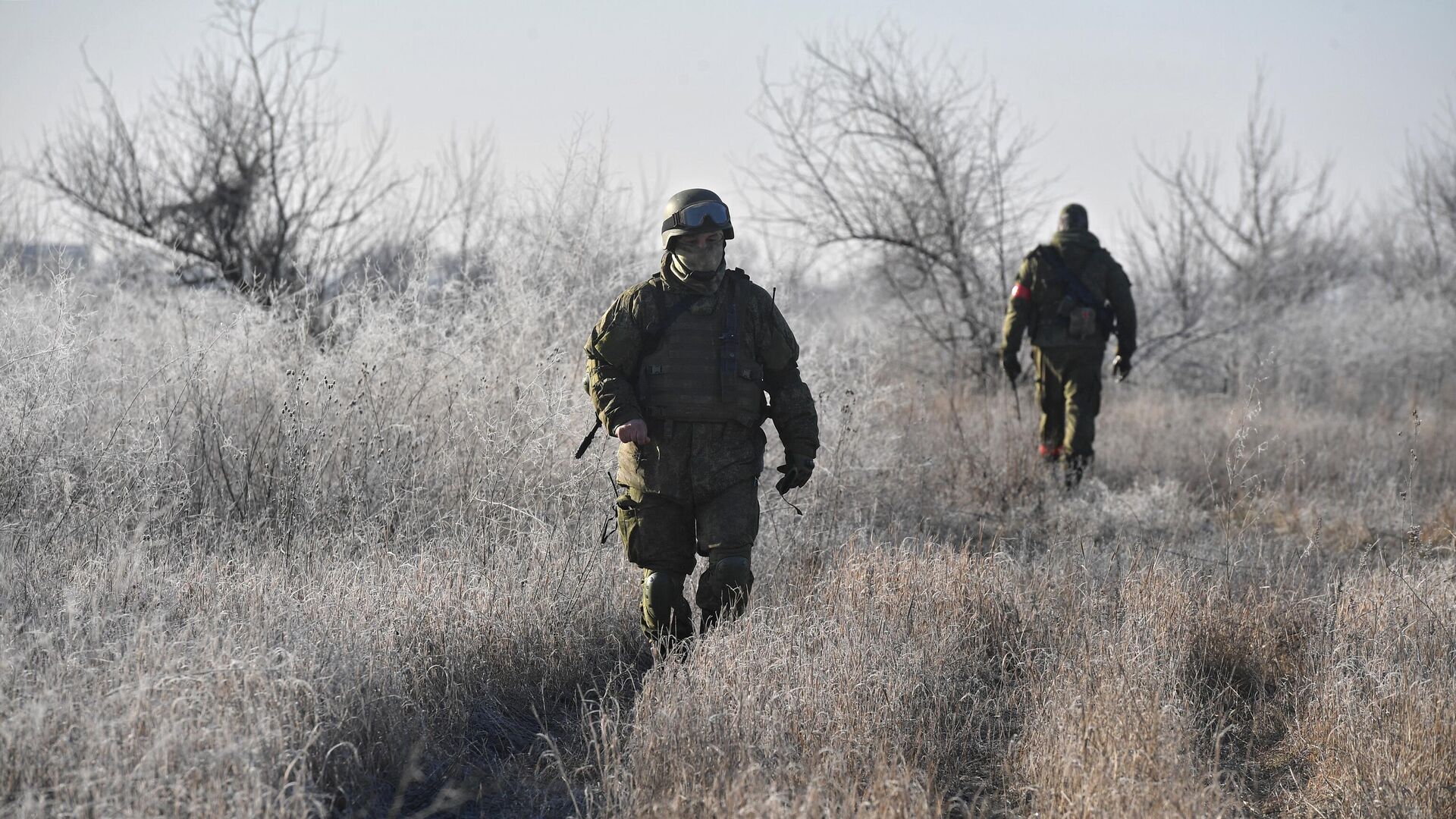 Военнослужащие артиллерийского расчета гаубицы Д-30 вооруженных сил РФ в южном секторе СВО - РИА Новости, 1920, 12.02.2023