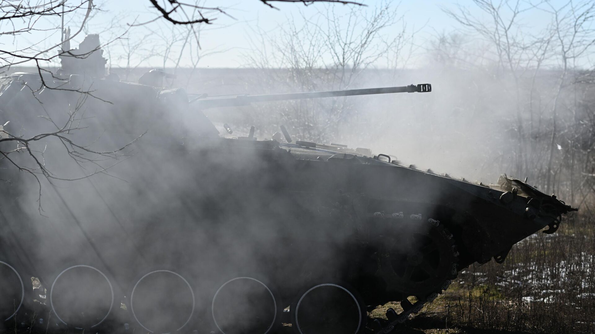 БМП-2 военнослужащих мотострелковых подразделений ВС РФ в зоне СВО - РИА Новости, 1920, 29.08.2023