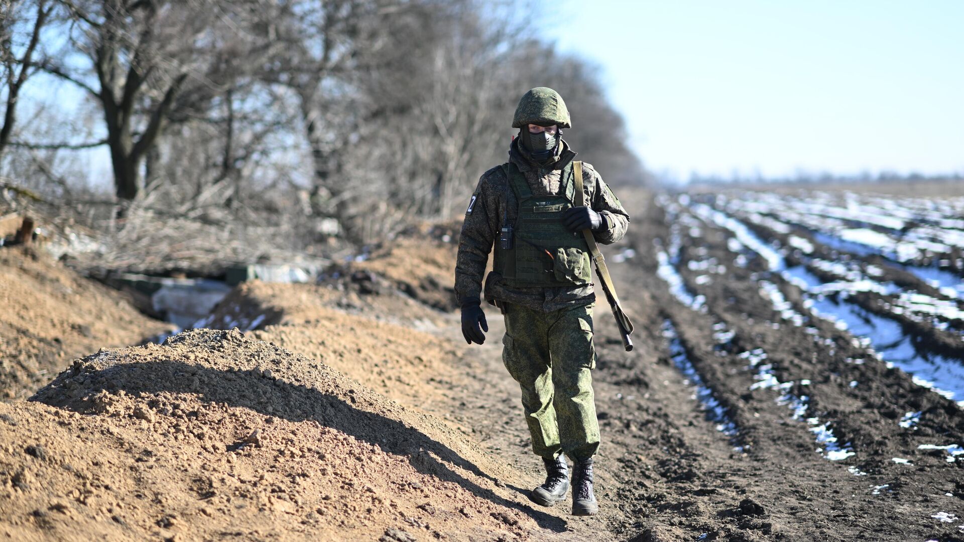 Военнослужащий ВС РФ в зоне СВО - РИА Новости, 1920, 15.02.2023