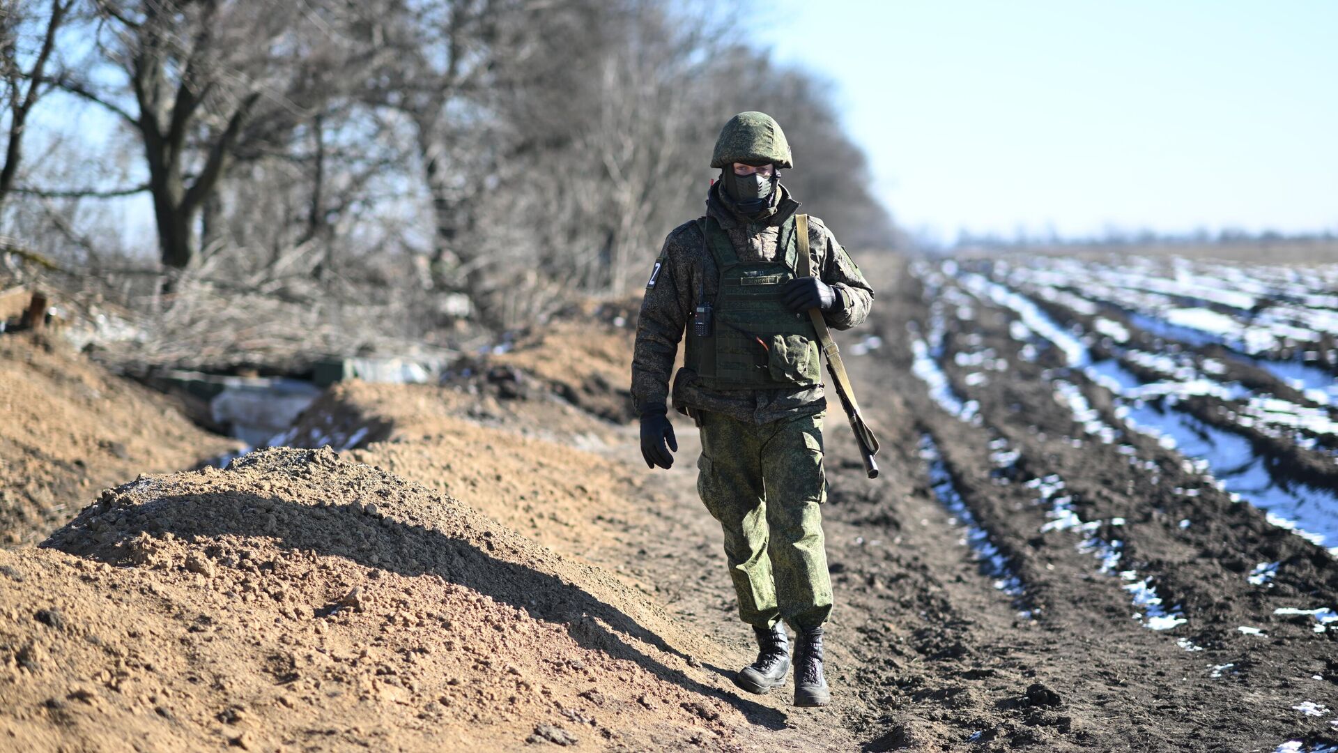 Военнослужащий ВС РФ в зоне СВО - РИА Новости, 1920, 15.02.2023