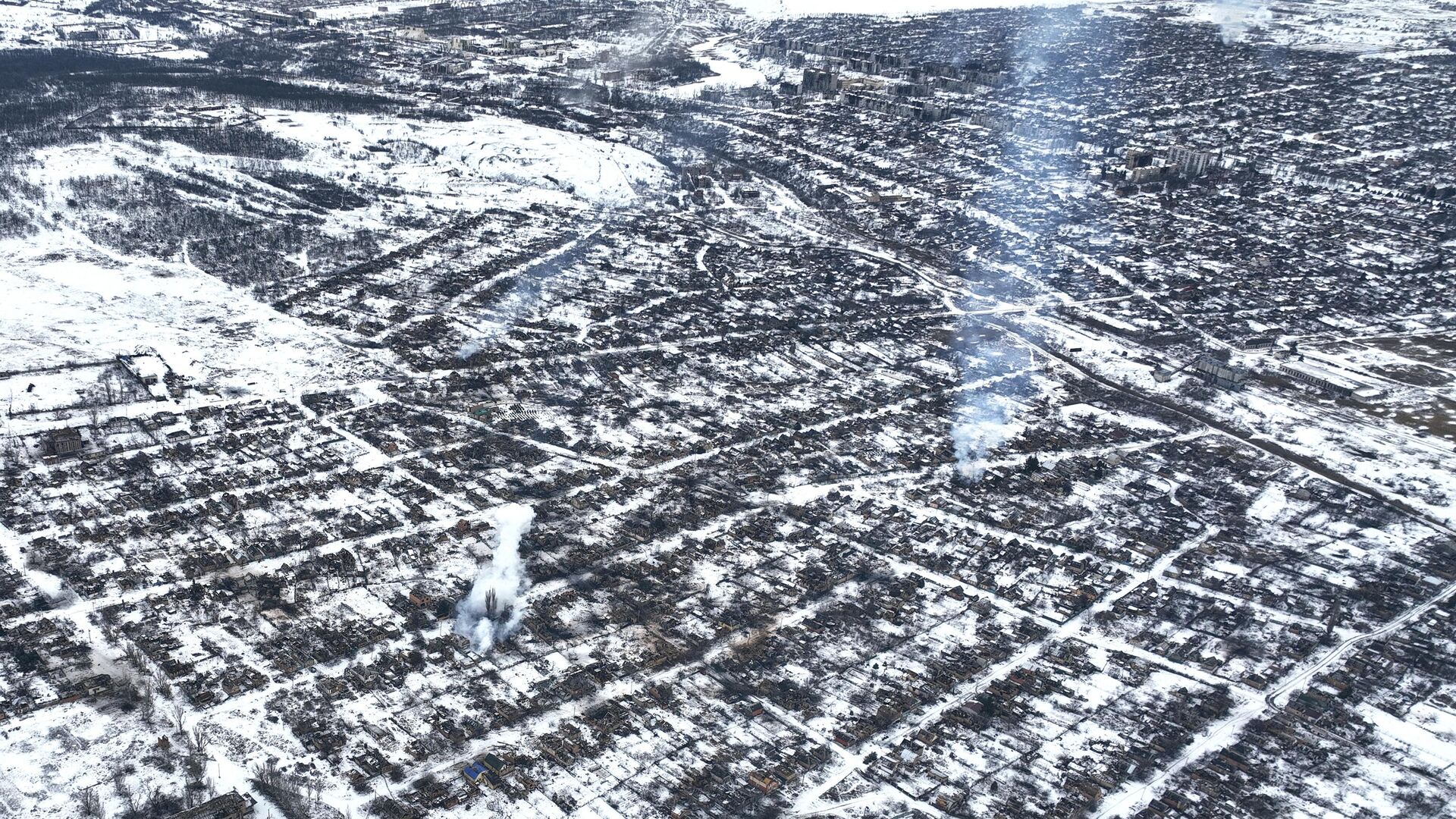 Дым на месте боев в районе Артемовска. Архивное фото - РИА Новости, 1920, 18.02.2023