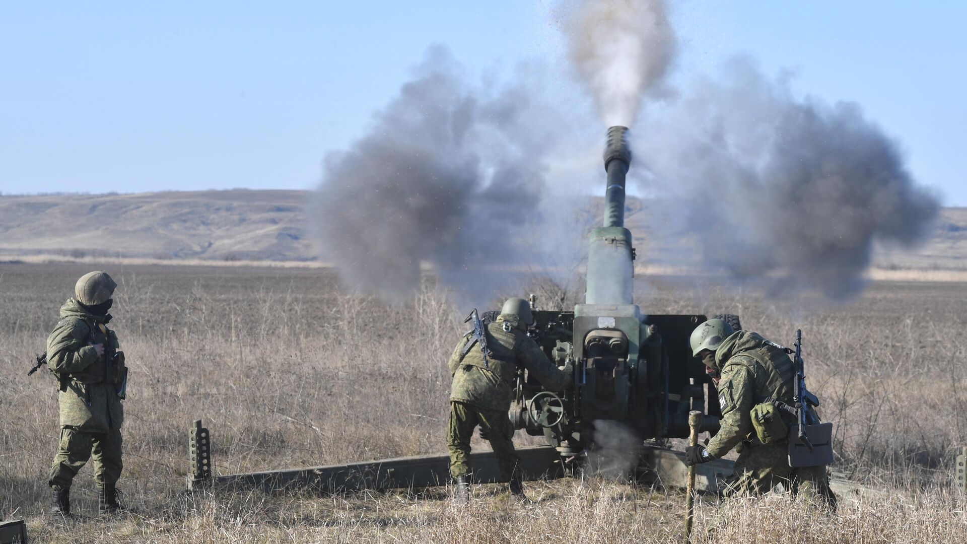 Военнослужащие артиллерийского расчета вооруженных сил РФ работают по позициям ВСУ - РИА Новости, 1920, 24.03.2023