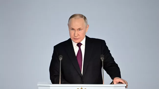 Президент РФ Владимир Путин выступает с ежегодным посланием Федеральному собранию