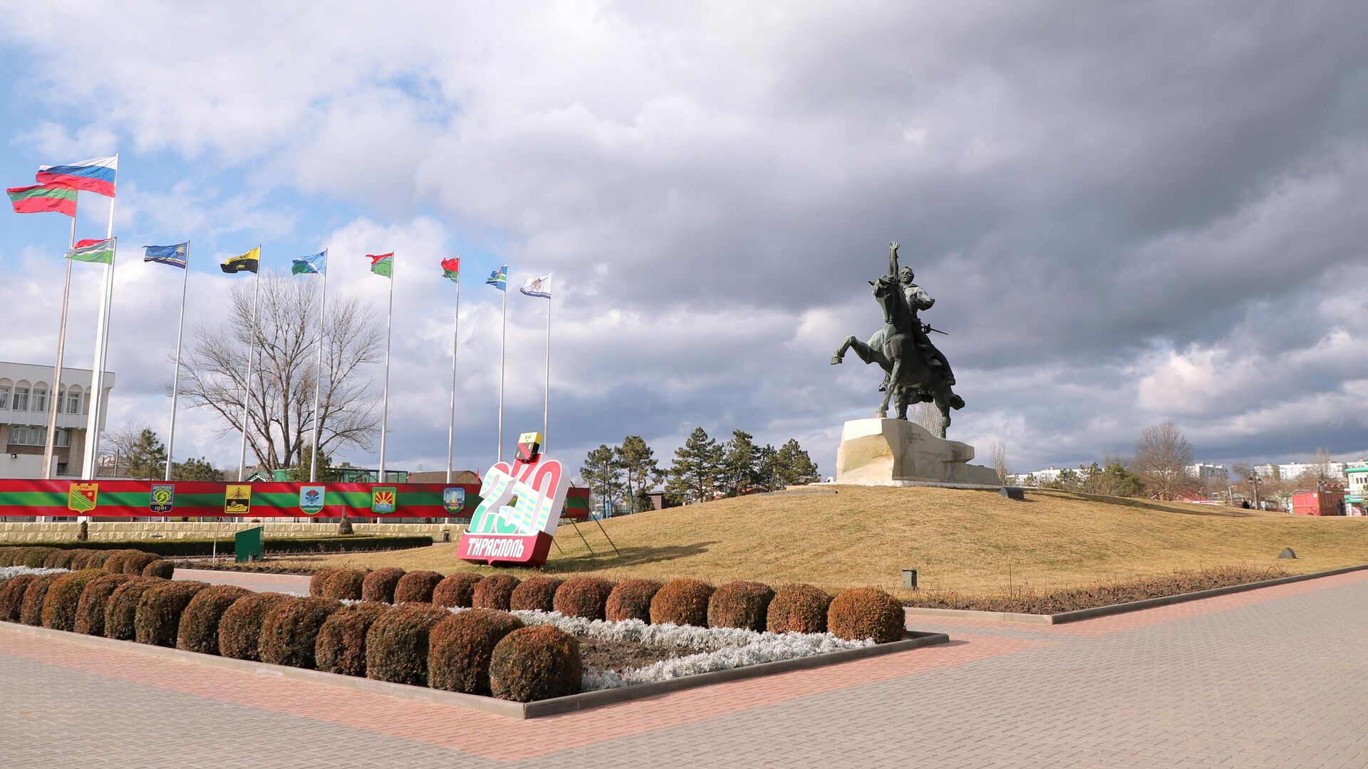 Памятник Александру Суворову у Екатерининского парка в Тирасполе - РИА Новости, 1920, 28.03.2023