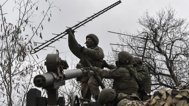 Военнослужащие подразделений радиоэлектронной борьбы в зоне СВО. Архивное фото