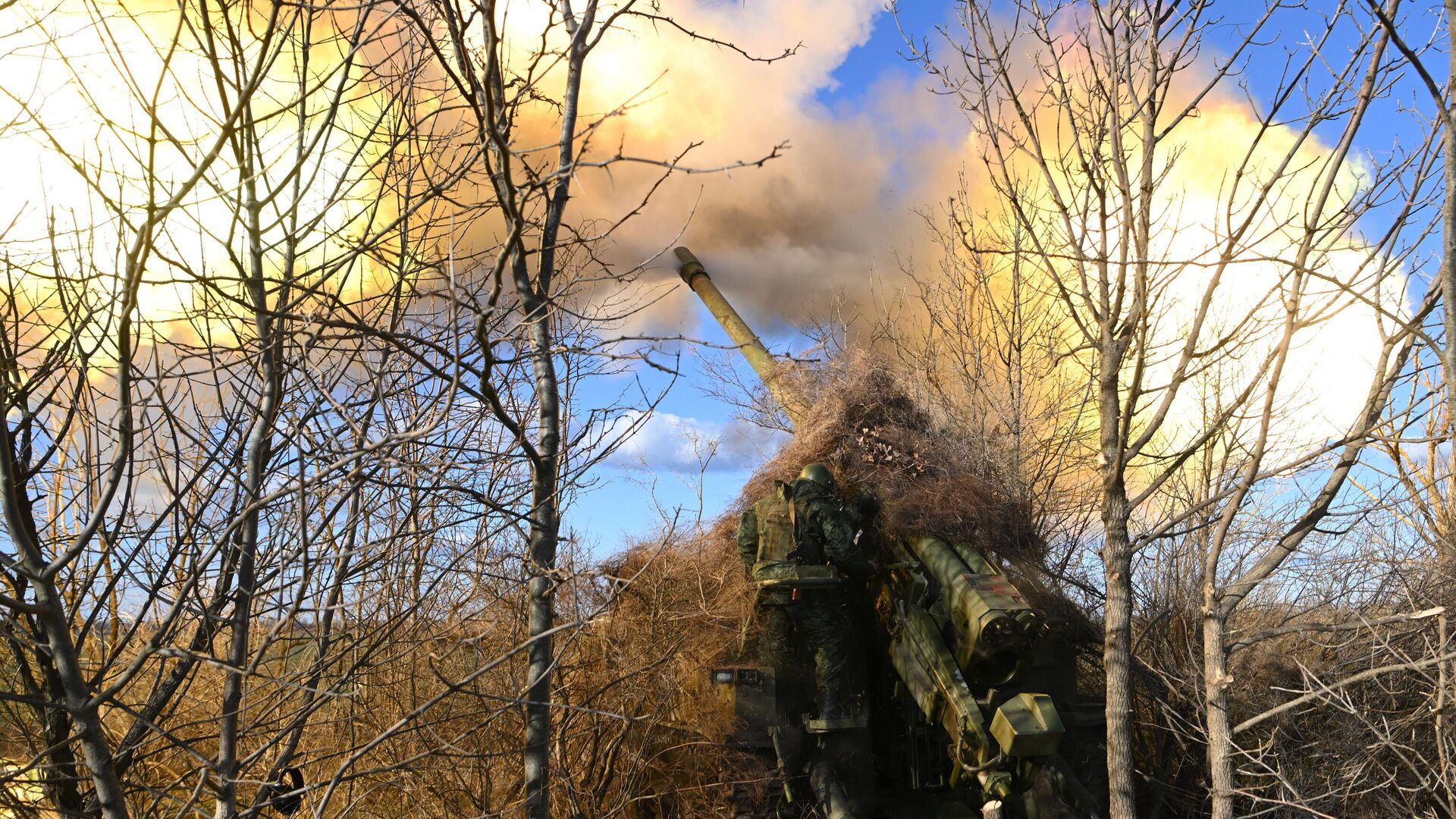 Боевой расчет гаубицы Мста-Б на боевой позиции в зоне спецоперации. Архивное фото Боевой расчет гаубицы Мста-Б на боевой позиции в зоне спецоперации. Архивное фото - РИА Новости, 1920, 30.03.2023