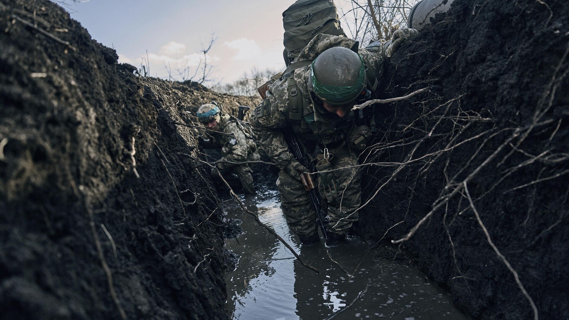 Украинские военные на передовой. Архивное фото - РИА Новости, 1920, 29.04.2024