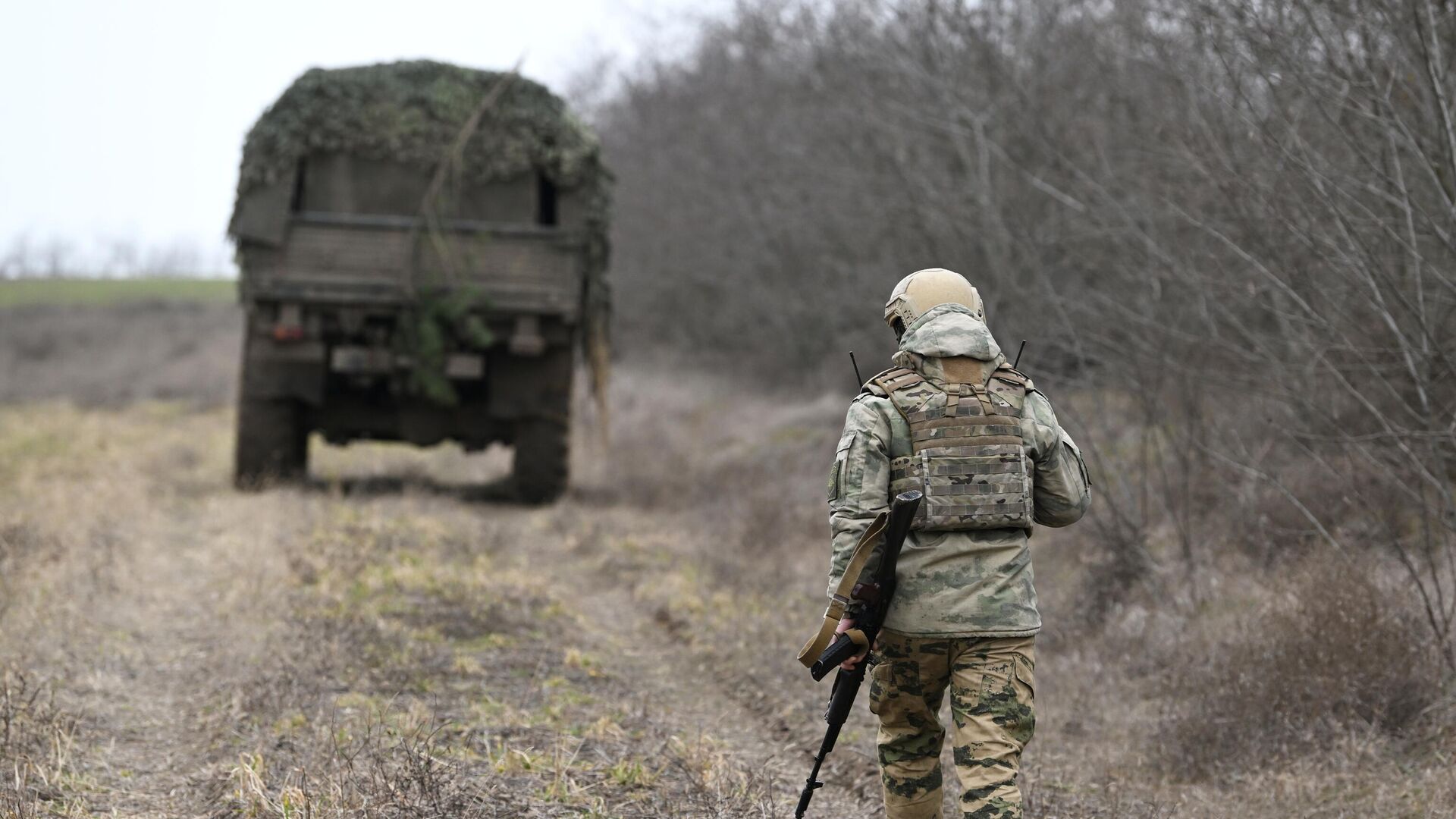 Военнослужащий вооруженных сил РФ работает в южном секторе СВО - РИА Новости, 1920, 21.03.2023