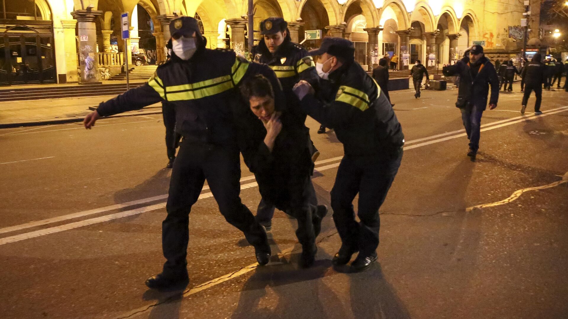 Протест возле здания парламента Грузии в Тбилиси, 8 марта 2023 года - РИА Новости, 1920, 10.03.2023