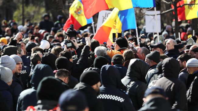 Участники акции протеста оппозиции в центре Кишинева