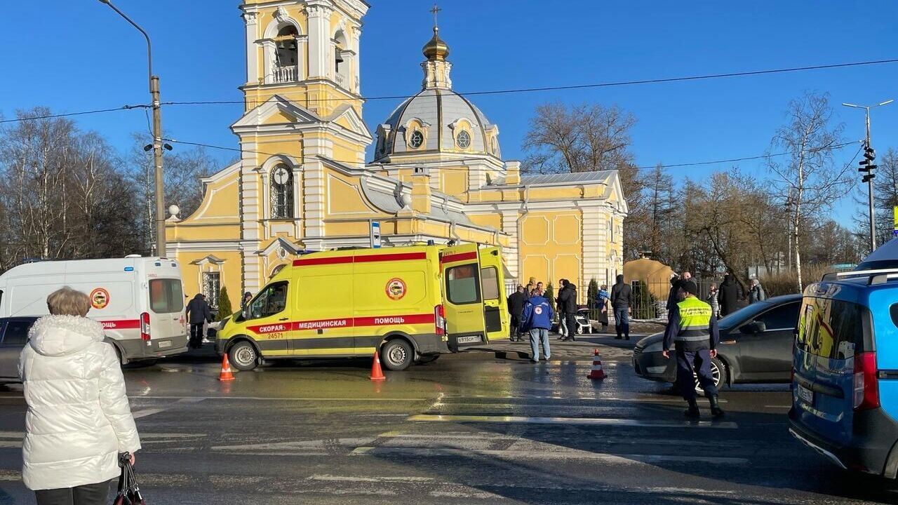 На месте ДТП в Красном селе, где микроавтобус сбил пешеходов - РИА Новости, 1920, 18.03.2023