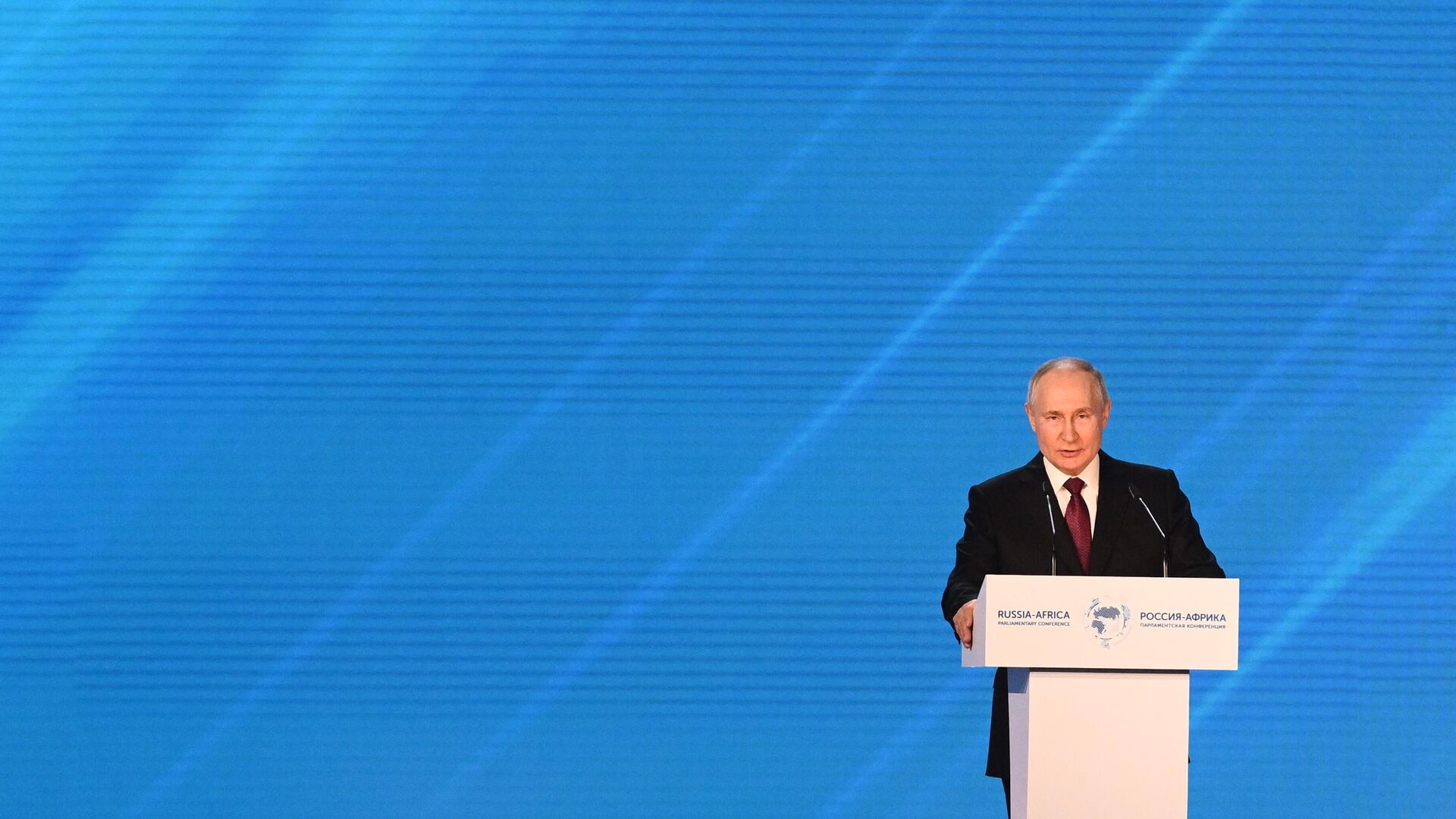 Президент РФ Владимир Путин выступает на международной парламентской конференции Россия - Африка в многополярном мире Президент РФ Владимир Путин выступает на международной парламентской конференции Россия - Африка в многополярном мире - РИА Новости, 1920, 27.07.2023