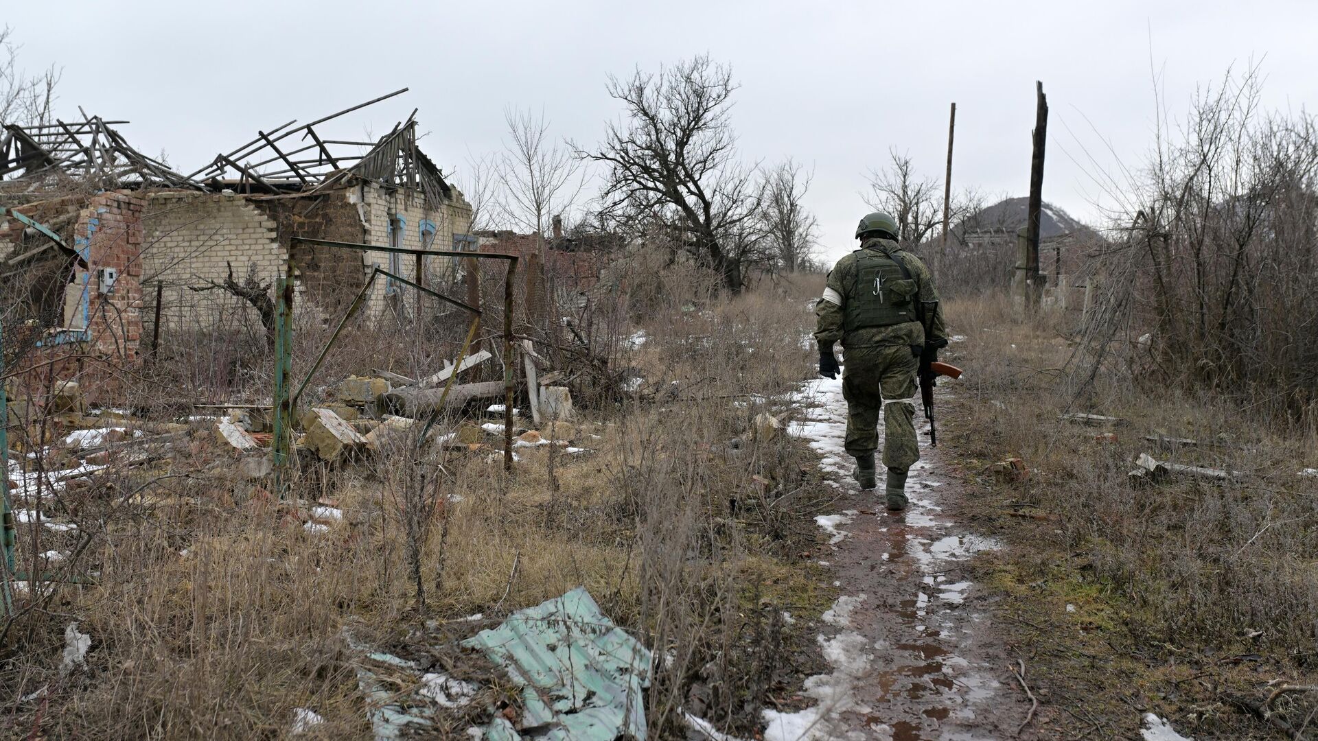 Военнослужащий в Марьинке - РИА Новости, 1920, 25.12.2023