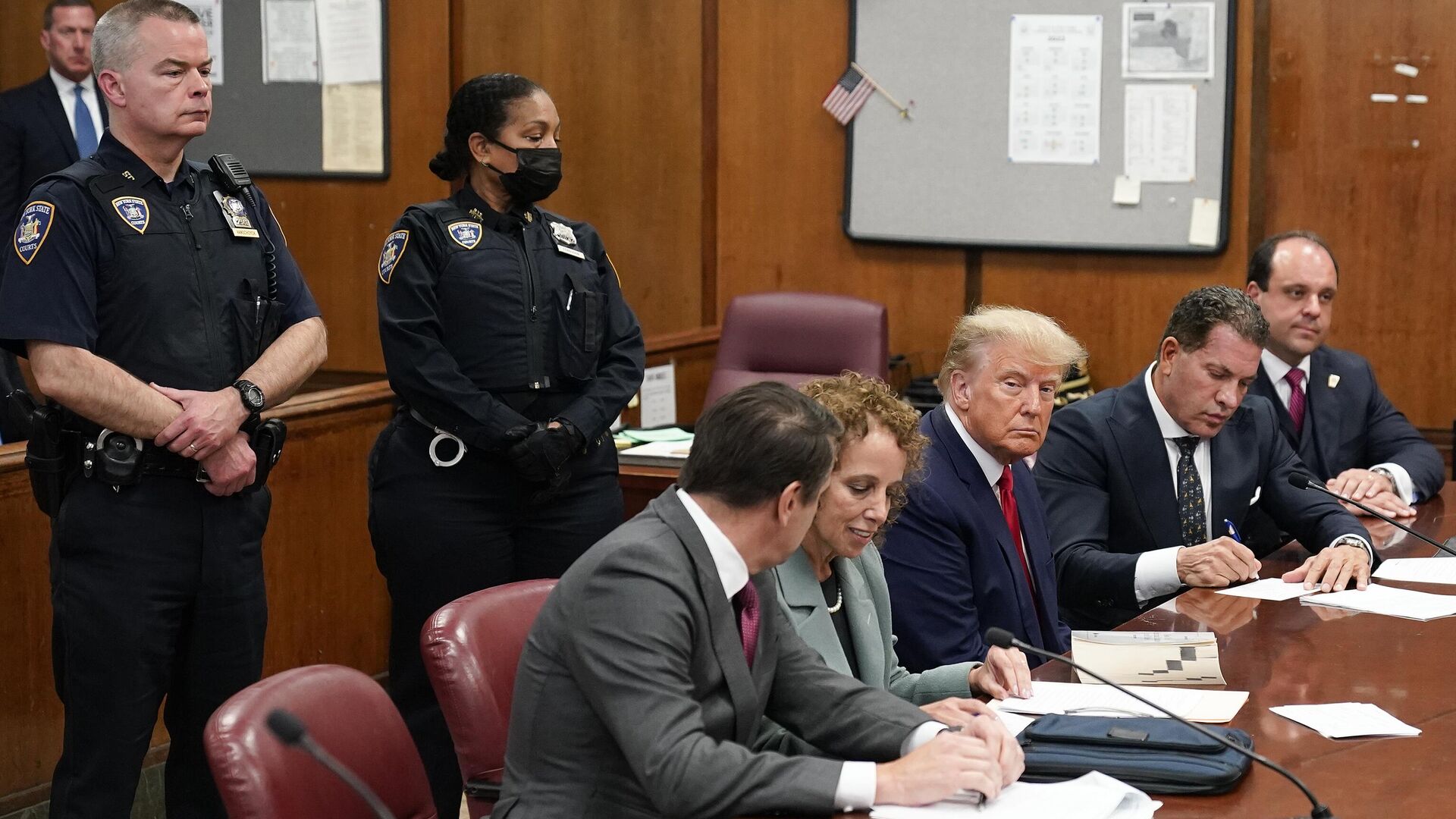 Трамп в зале суда - РИА Новости, 1920, 04.04.2023