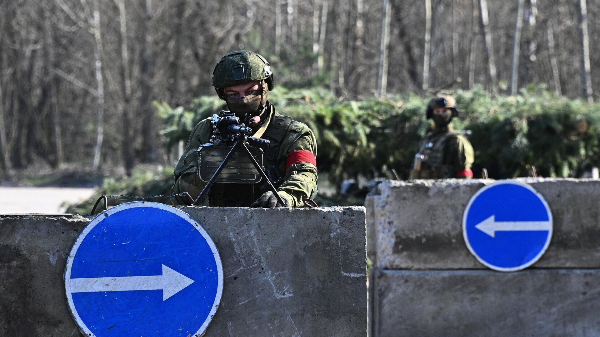 Военнослужащие воздушно-десантных войск Белоруссии дежурят на контрольно-пропускном пункте в Гомельской области неподалеку от белорусско-украинской границы. Архивное фото - РИА Новости, 1920, 04.07.2024