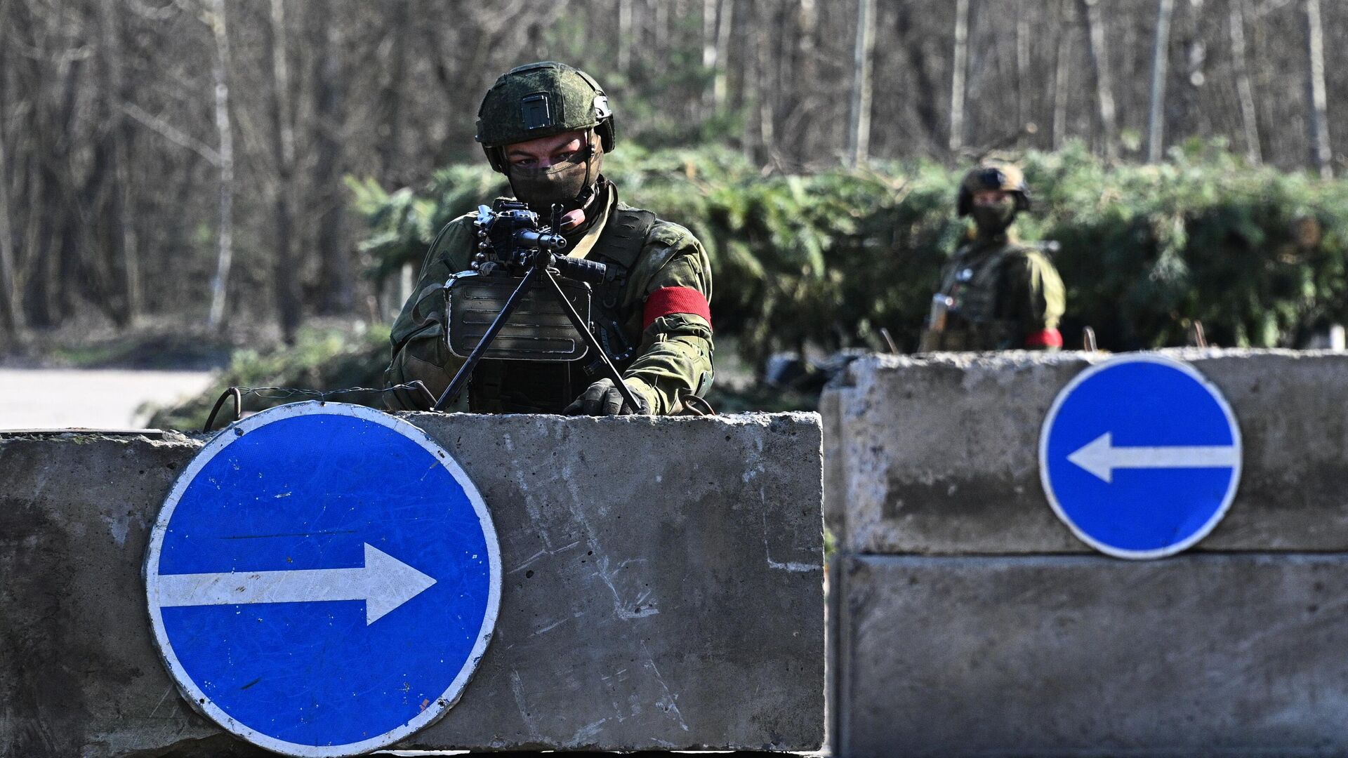 Военнослужащие воздушно-десантных войск Белоруссии дежурят на контрольно-пропускном пункте в Гомельской области неподалеку от белорусско-украинской границы. Архивное фото - РИА Новости, 1920, 04.07.2024