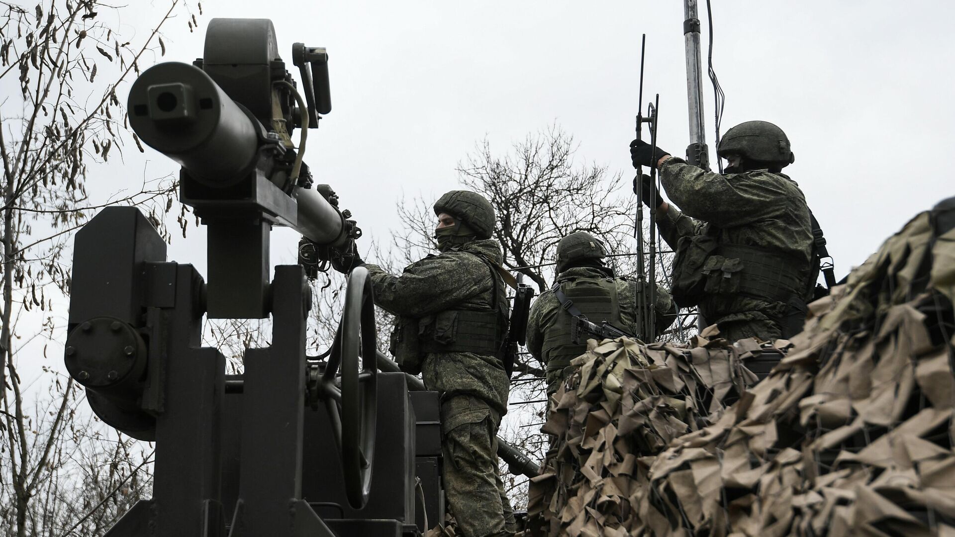 Военнослужащие подразделений радиоэлектронной борьбы. Архивное фото - РИА Новости, 1920, 04.06.2024