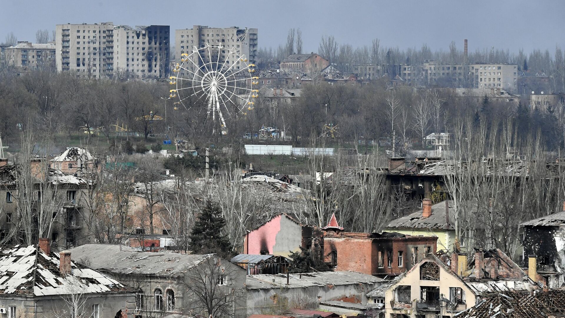 Разрушенные здания в центре Артёмовска - РИА Новости, 1920, 13.04.2023