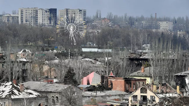 Разрушенные здания в центре Артёмовска