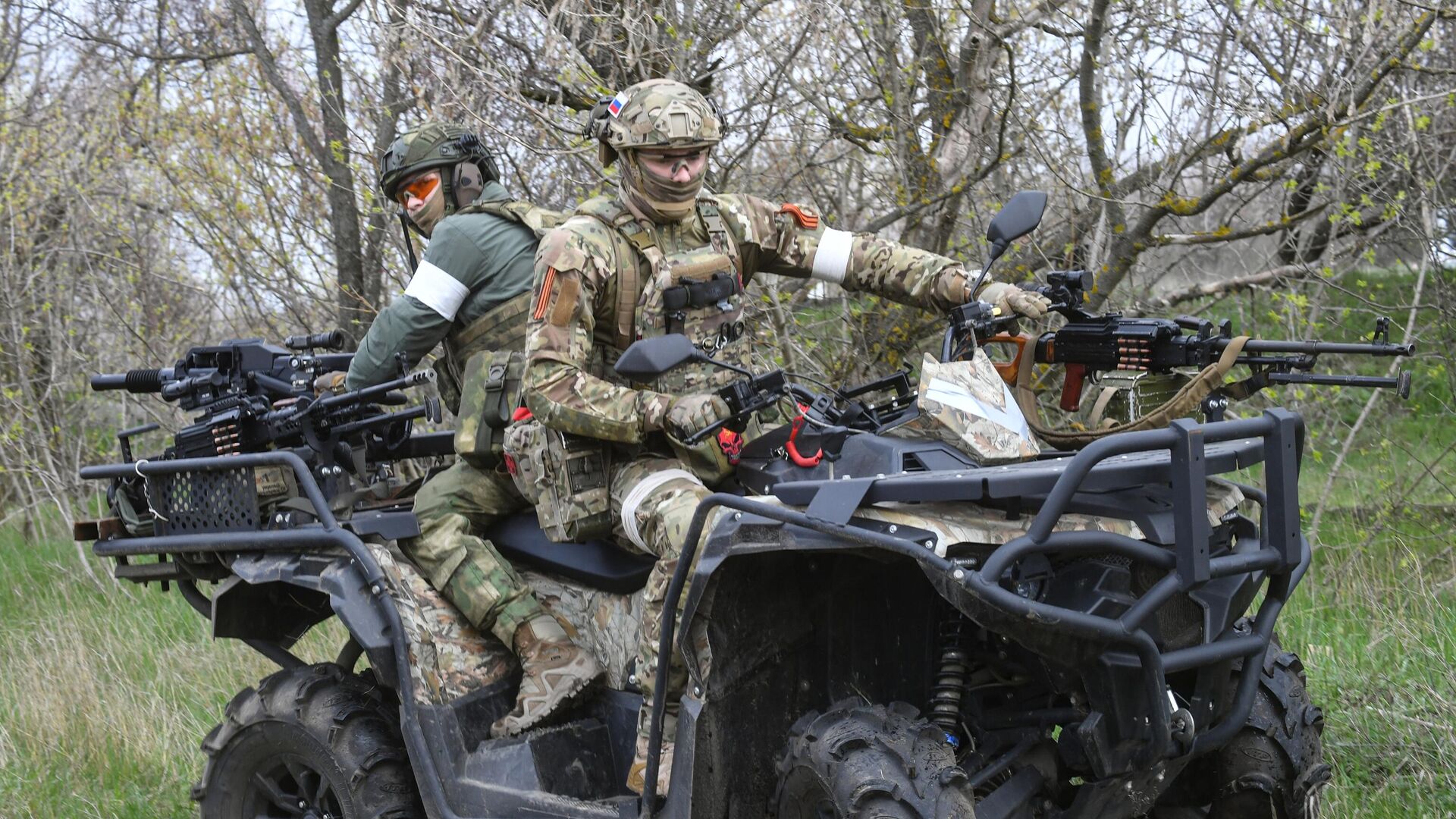 Военнослужащие подразделения ВДВ на квадроцикле в южном секторе СВО. Архивное фото - РИА Новости, 1920, 01.07.2023