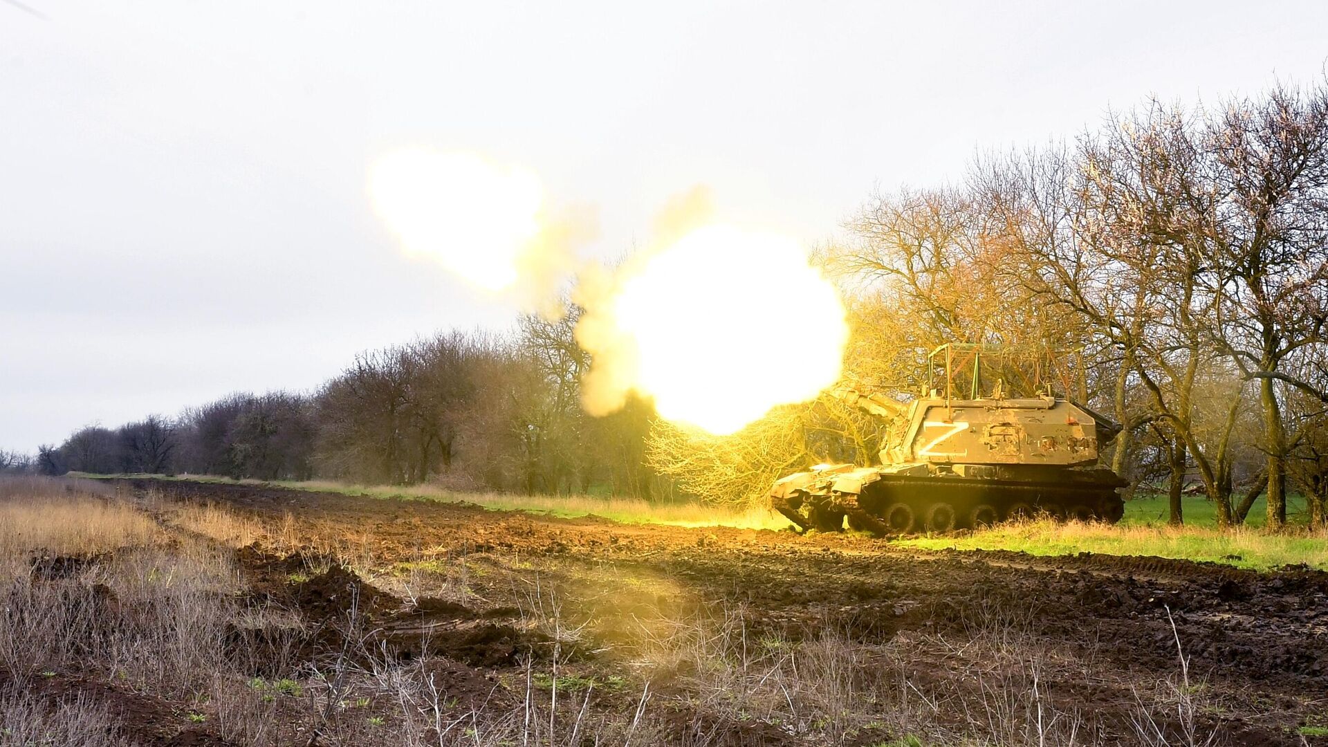 Самоходная артиллерийская установка Мста-С на боевой позиции в южном секторе спецоперации - РИА Новости, 1920, 27.08.2023